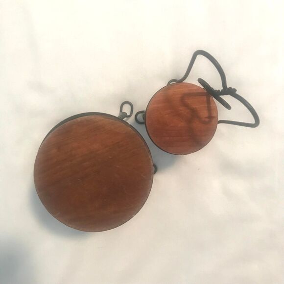 Dollhouse Miniature Wood Twisted Wrought Iron Round Table & Chair - Heart Retro - Picture 3 of 5